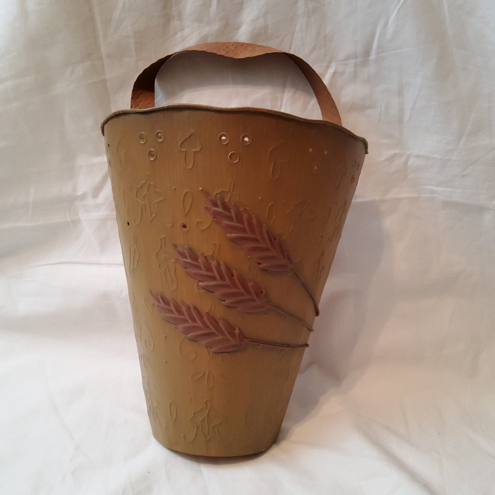 Wheat Metal Door Bucket